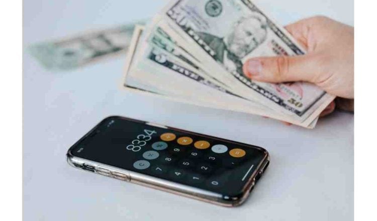 Cash and cash app on smartphone